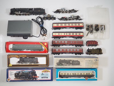 Lot 580 - A mixed group of OO gauge model railways by...