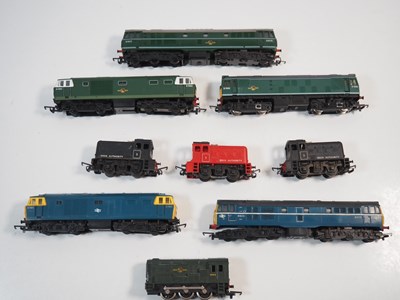 Lot 604 - A mixed group of OO gauge unboxed diesel...