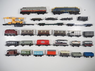 Lot 608 - A mixed group of OO gauge unboxed locomotives,...