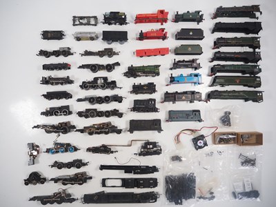 Lot 622 - A group of OO gauge locomotive bodies,...