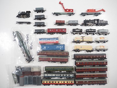 Lot 626 - A mixed large group of OO gauge unboxed...