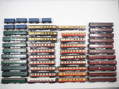 Lot 627 - A mixed large group of OO gauge unboxed...