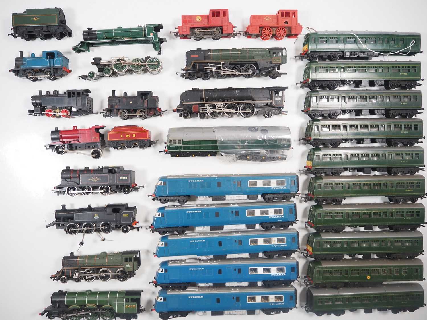 Lot 628 - A group of OO gauge locomotives for spares or...