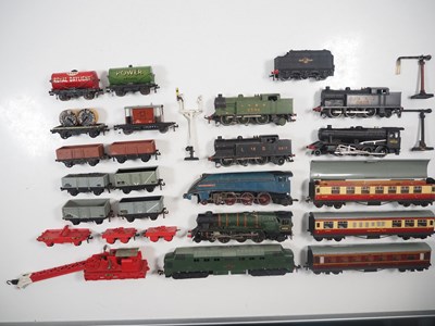 Lot 629 - A group of HORNBY DUBLO OO gauge wagons,...