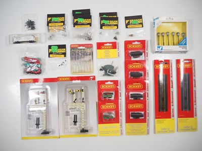 Lot 634 - A group of N gauge and OO gauge railway...