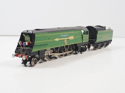 Lot 666 - A WRENN OO gauge W2265A streamlined Bulleid...