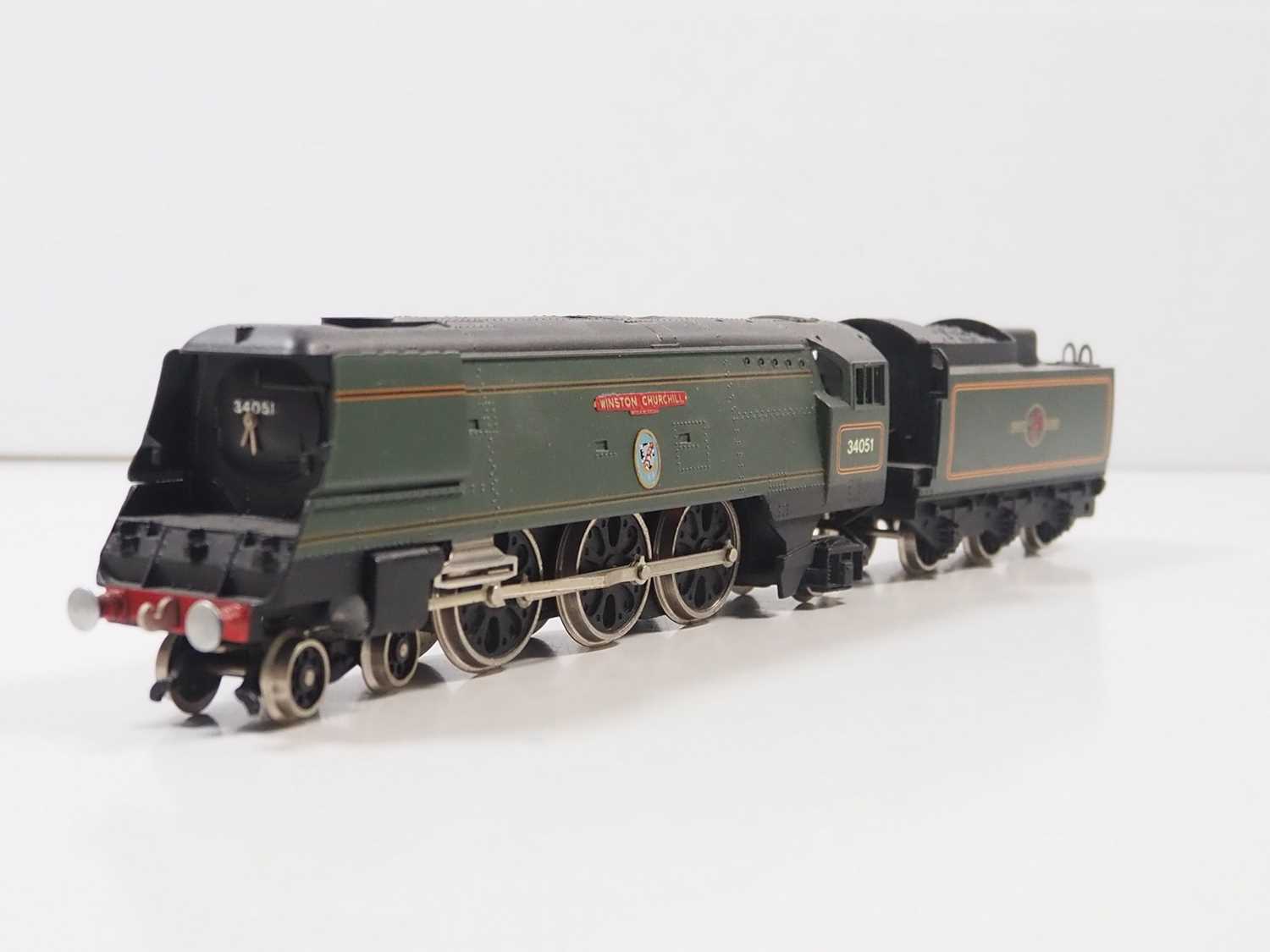 Lot 670 - A WRENN OO gauge W2265 streamlined Bulleid...