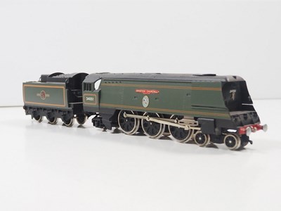 Lot 670 - A WRENN OO gauge W2265 streamlined Bulleid...