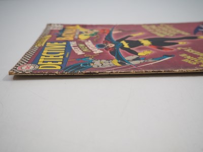 Lot 143 - DETECTIVE COMICS: BATMAN #359 - (1967 - DC -...