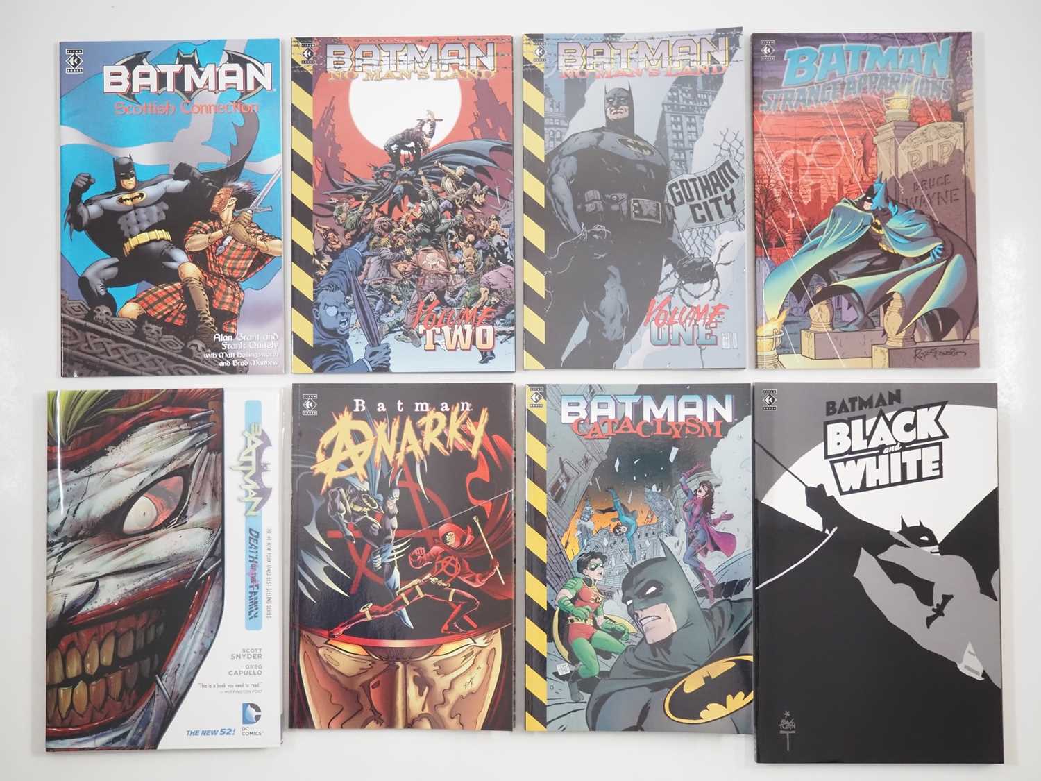 Lot 233 - BATMAN GRAPHIC NOVEL / TRADE PAPERBACK LOT