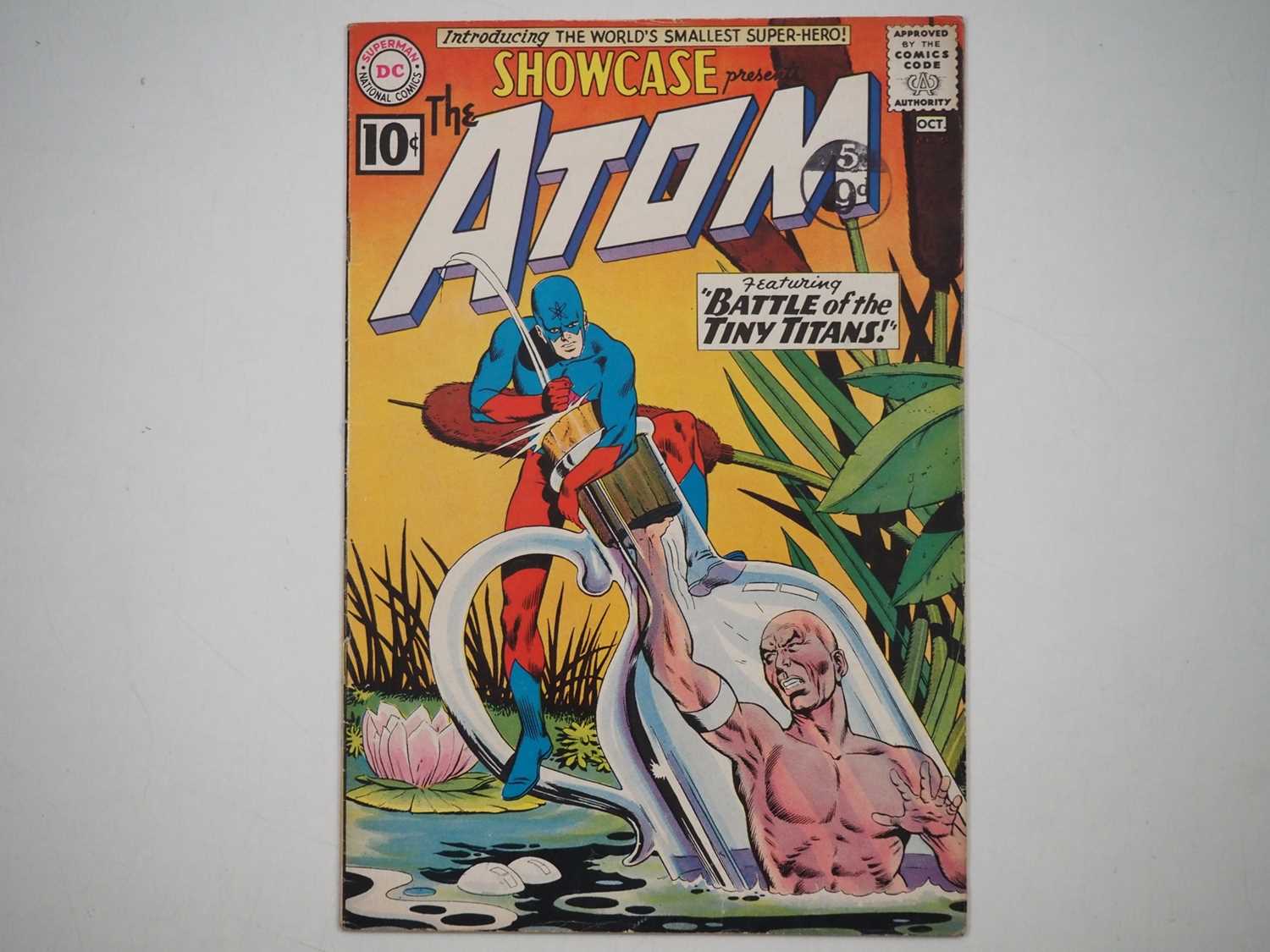 Lot 596 - SHOWCASE: THE ATOM #34 (1961 - DC) - The first...