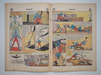 Lot 596 - SHOWCASE: THE ATOM #34 (1961 - DC) - The first...