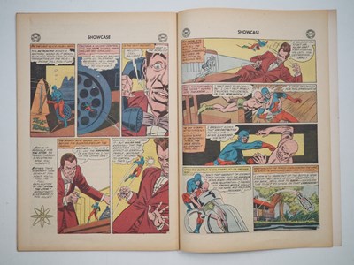 Lot 596 - SHOWCASE: THE ATOM #34 (1961 - DC) - The first...