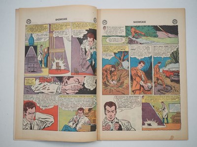 Lot 596 - SHOWCASE: THE ATOM #34 (1961 - DC) - The first...