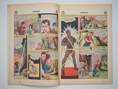 Lot 596 - SHOWCASE: THE ATOM #34 (1961 - DC) - The first...