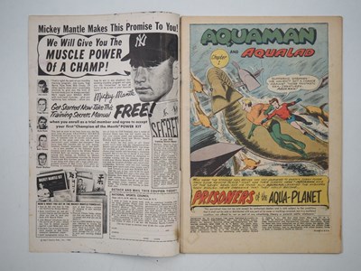 Lot 636 - SHOWCASE: AQUAMAN AND AQUALAD #33 (1961 - DC) -...