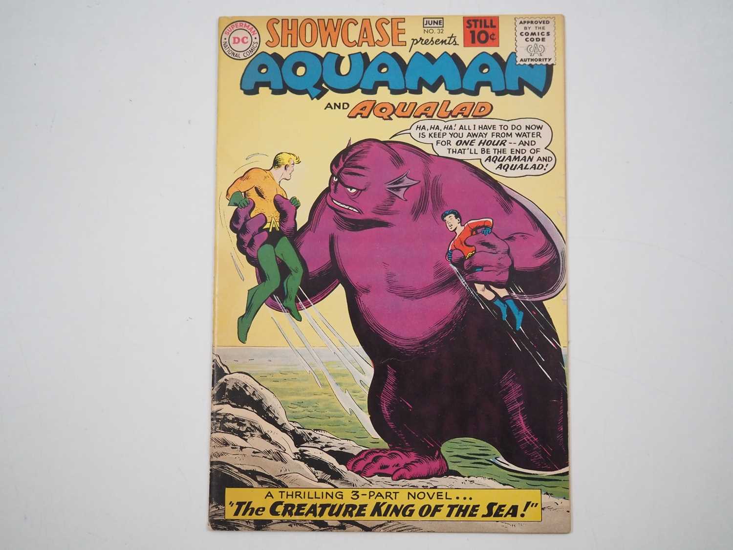 Lot 637 - SHOWCASE: AQUAMAN AND AQUALAD #32 (1961 - DC) -...