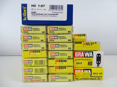 Lot 177 - A large quantity of HO Scale streetlights and...