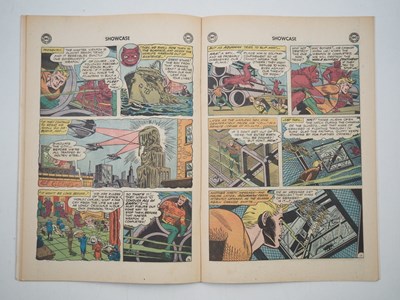 Lot 639 - SHOWCASE: AQUAMAN AND AQUALAD #30 (1961 - DC) -...
