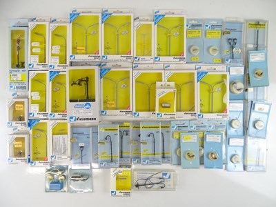 Lot 178 - A large quantity of HO Scale streetlights and...