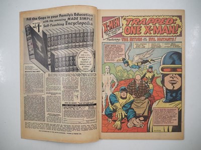 Lot 697 - X-MEN #5 - (1964 - MARVEL - UK Price Variant) -...