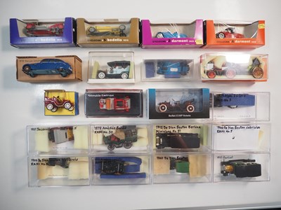 Lot 154 - A group of boxed and unboxed 1:43 scale models...