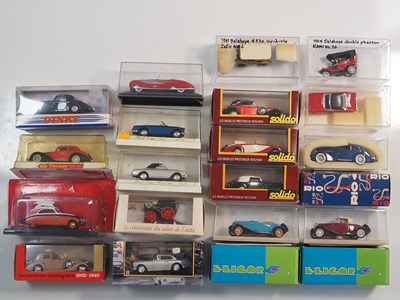 Lot 166 - A group of boxed and unboxed 1:43 scale models...