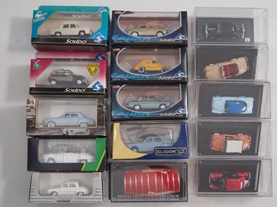 Lot 190 - A group of boxed and unboxed 1:43 scale models...