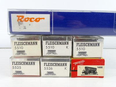 Lot 198 - A mixed group of HO Gauge hopper wagons by...