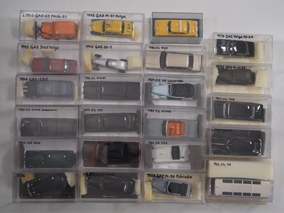 Lot 312 - A group of unboxed 1:43 scale models to...