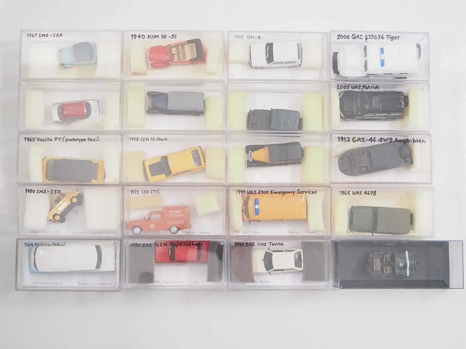 Lot 313 - A group of unboxed 1:43 scale models to...