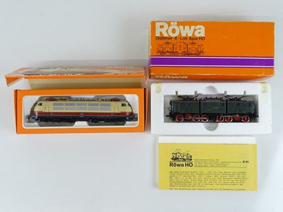 Lot 221 - A pair of HO Gauge German Outline electric...