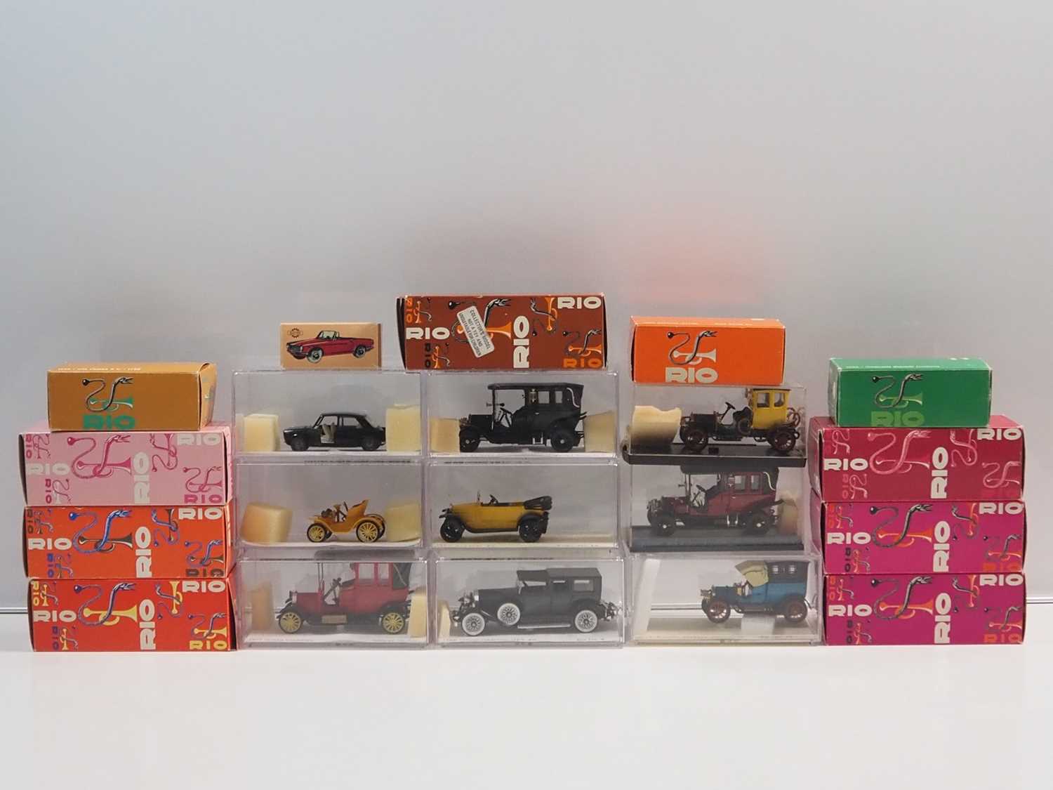 Lot 80 - A group of boxed and unboxed 1:43 scale models...