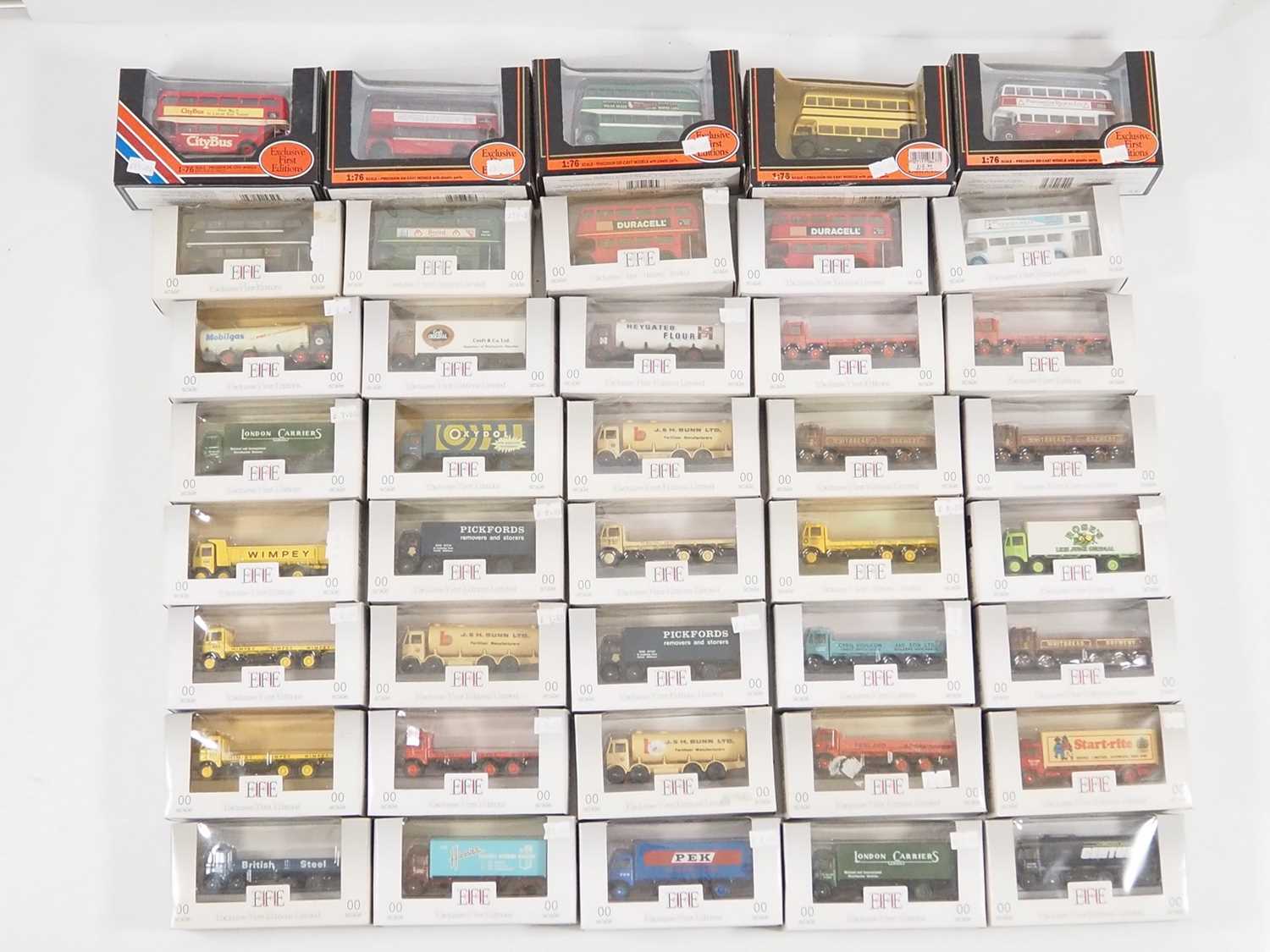 Lot 131 - A large group of 1:76 scale diecast lorries...