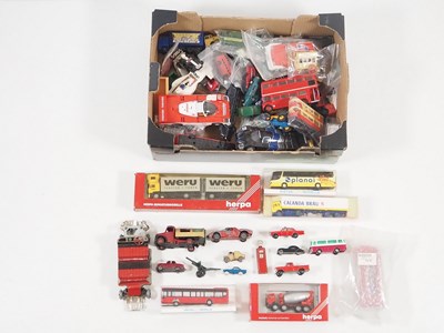 Lot 132 - A group of mixed scale diecast and plastic...