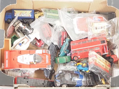 Lot 132 - A group of mixed scale diecast and plastic...