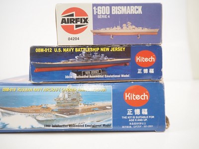 Lot 150 - A group of unbuilt plastic kits of military...