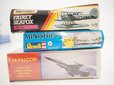 Lot 150 - A group of unbuilt plastic kits of military...