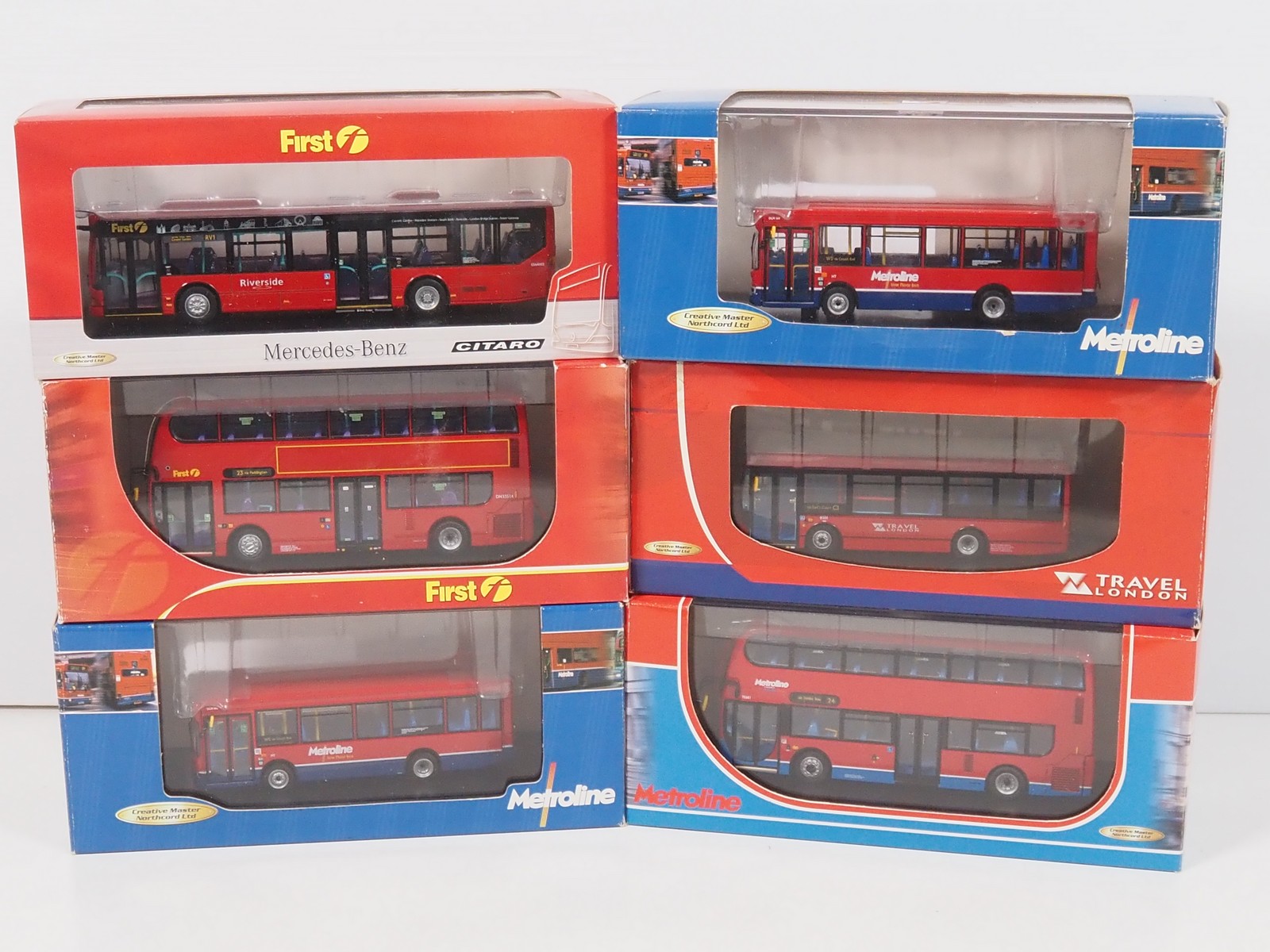 Lot 2 - A group of 1:76 scale diecast buses by
