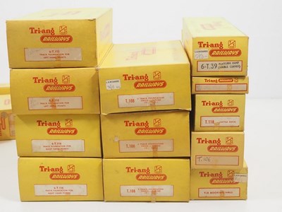 Lot 203 - A large quantity of boxed TRI-ANG TT gauge...