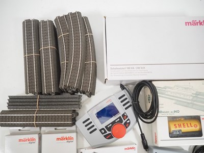 Lot 212 - A group of MARKLIN HO gauge track and...