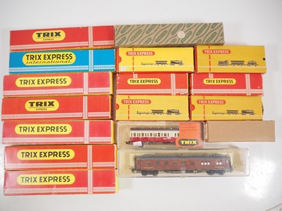 Lot 218 - A group of TRIX EXPRESS HO gauge 3-rail...