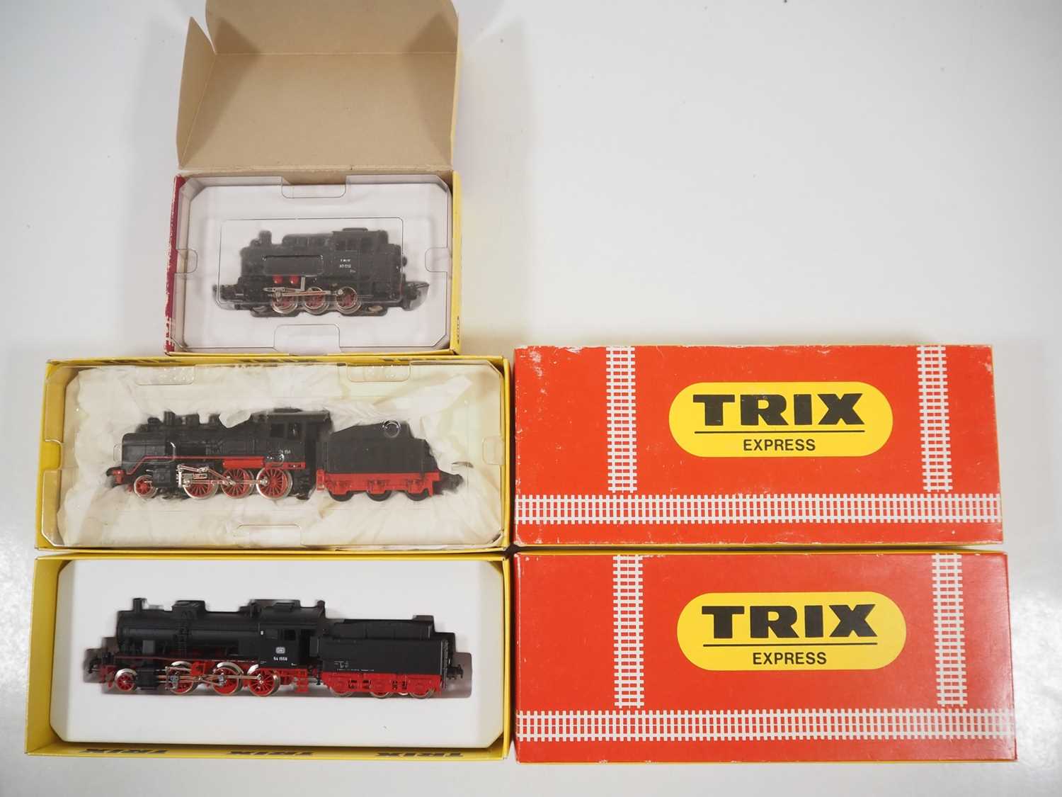 Lot 221 - A group of TRIX EXPRESS HO gauge 3-rail DC...