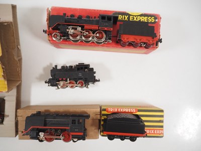 Lot 223 - A group of TRIX EXPRESS HO gauge 3-rail DC...