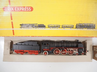 Lot 223 - A group of TRIX EXPRESS HO gauge 3-rail DC...