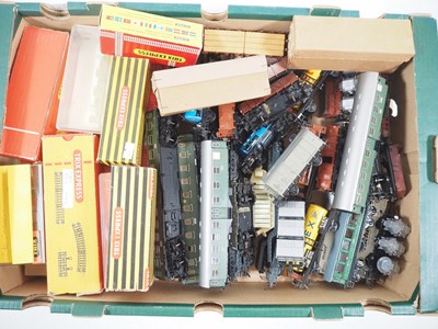 Lot 225 - A large group of unboxed TRIX EXPRESS 3-rail...