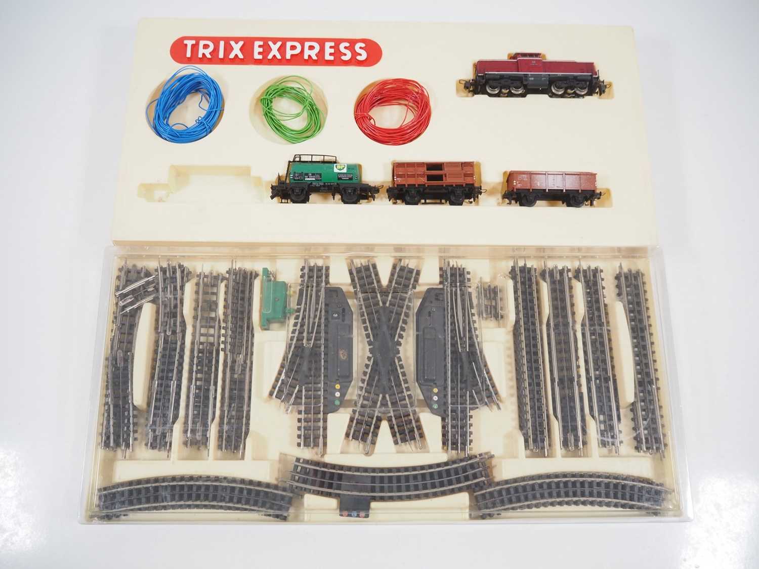 Lot 226 - A TRIX EXPRESS HO Gauge 3-rail DC goods