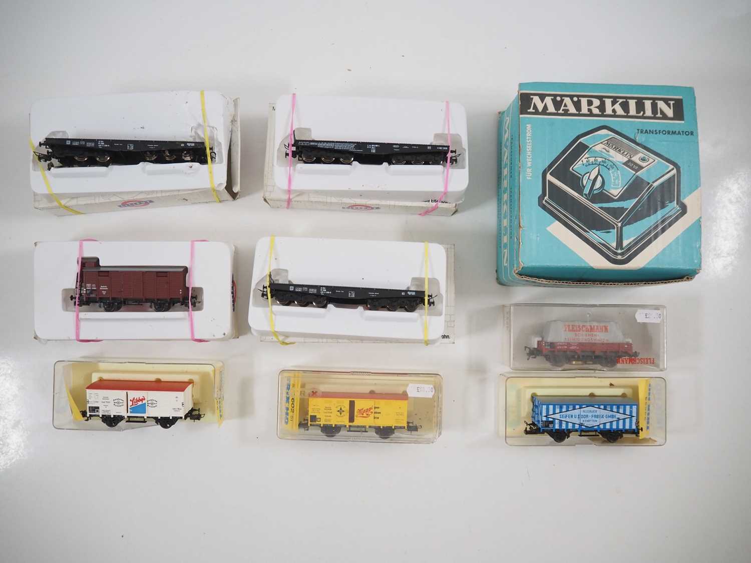 Lot 230 - A group of mixed HO gauge wagons by TRIX,...