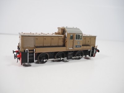 Lot 237 - A pair of HELJAN OO gauge diesel shunting...
