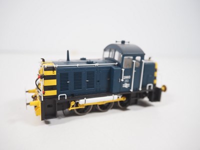 Lot 237 - A pair of HELJAN OO gauge diesel shunting...